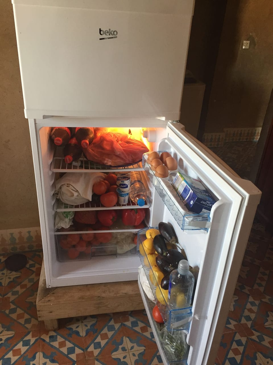 Fridge, oven, stovetop, cookware/dishes/utensils