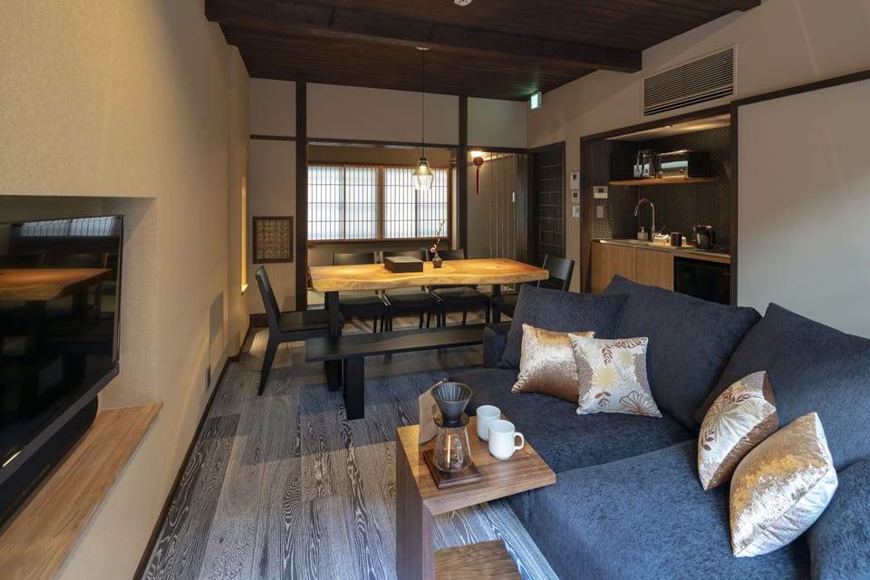 Private Vacation Home | Living area | Flat-screen TV