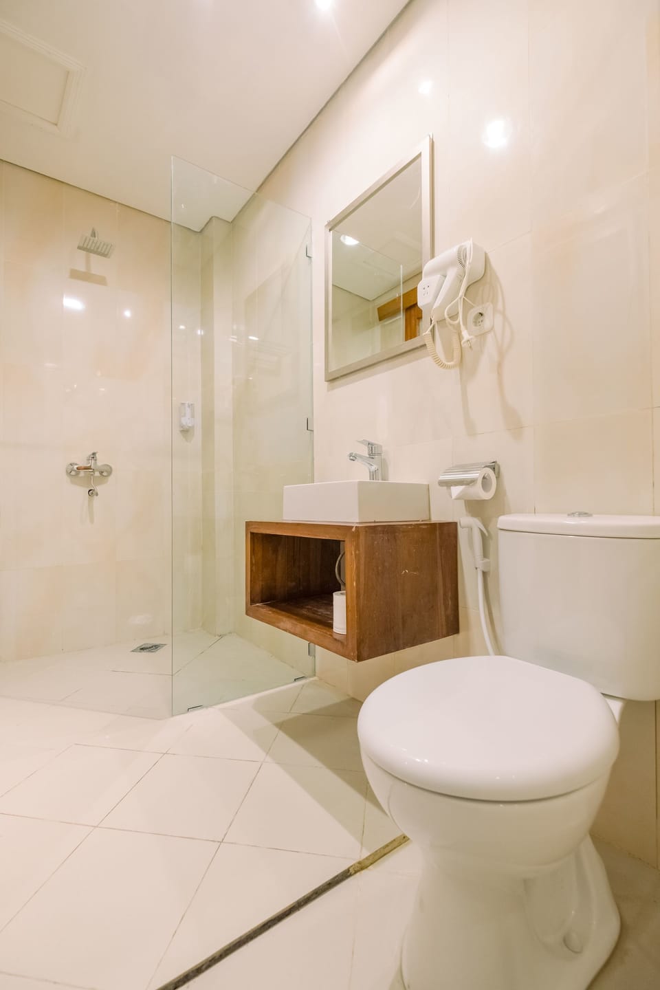 Family Room, 1 King Bed, Pool Access | Bathroom | Shower, free toiletries, towels