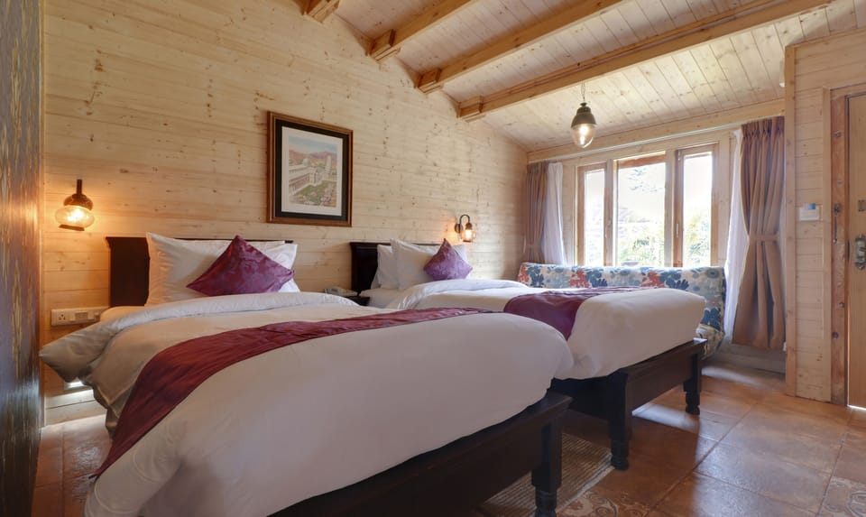 Deluxe Room, City View | Iron/ironing board, rollaway beds, free WiFi, bed sheets