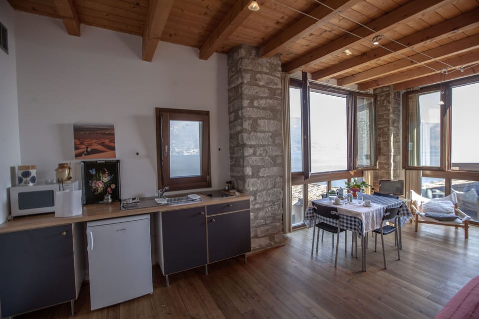 Studio (Kumquat) | Private kitchenette