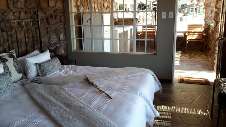 Desk, cribs (free), rollaway beds (surcharge), WiFi (free)