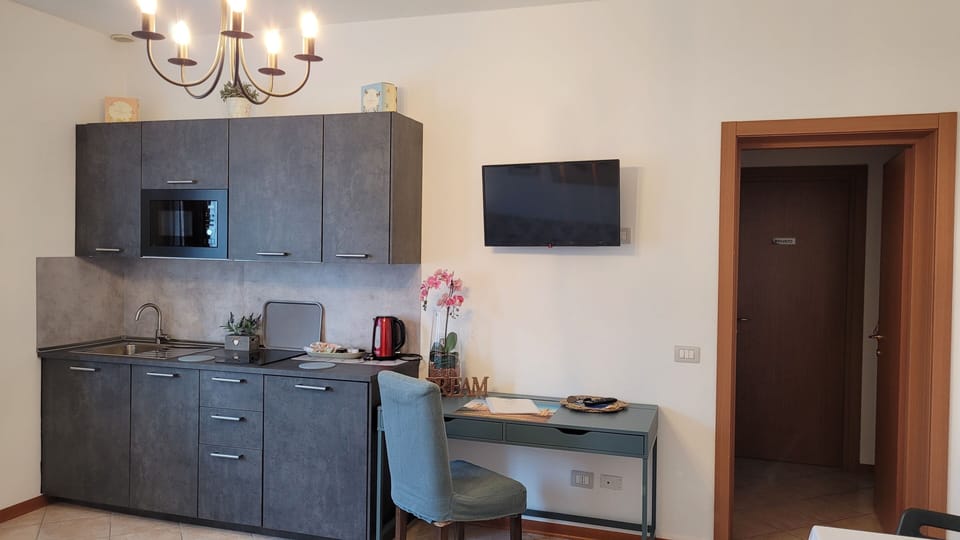 Double Room, Courtyard View | Desk, iron/ironing board, free WiFi, bed sheets