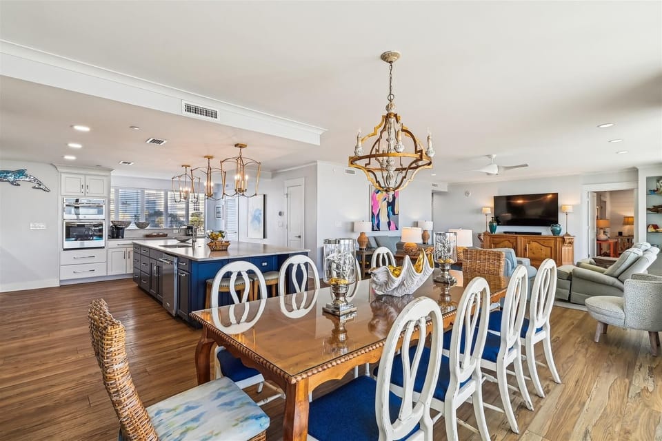 Condo, 3 Bedrooms | Dining