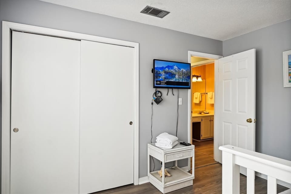 Condo, 2 Bedrooms | Interior