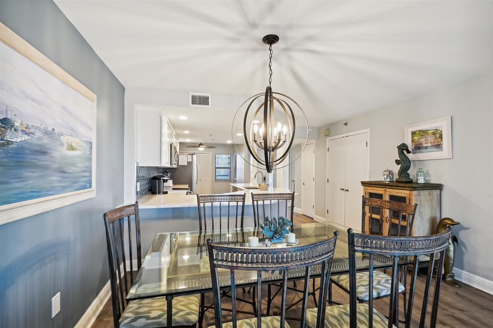 Condo, 2 Bedrooms | Dining