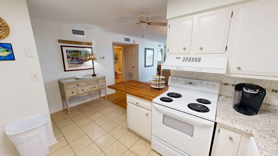 Condo, 2 Bedrooms | Private kitchen | Coffee/tea maker, fridge, oven, toaster