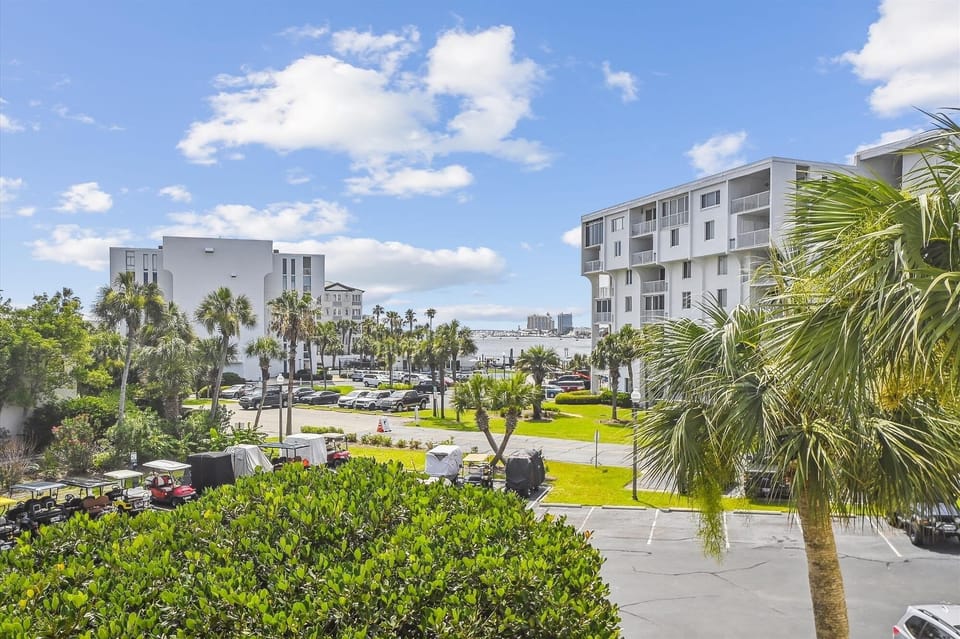 Condo, 2 Bedrooms | Property grounds