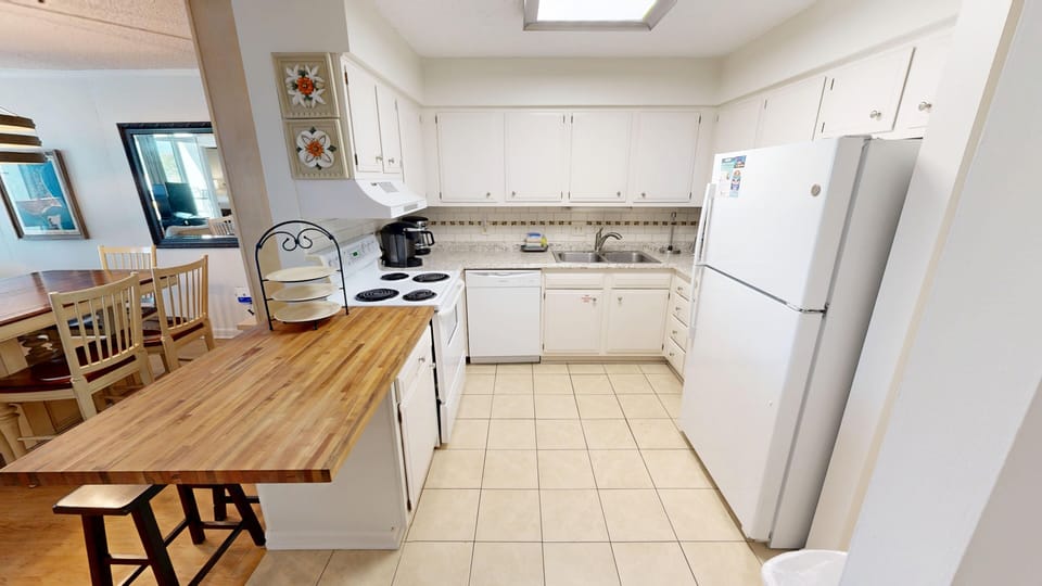 Condo, 2 Bedrooms | Private kitchen | Coffee/tea maker, fridge, oven, toaster