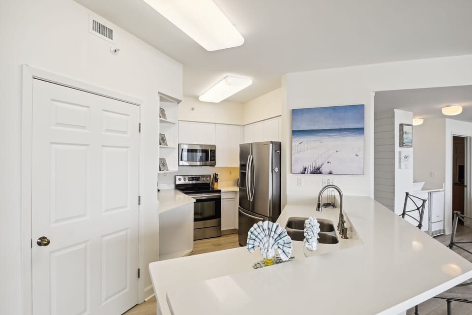 Condo, 3 Bedrooms | Private kitchen | Coffee/tea maker, fridge, oven, toaster