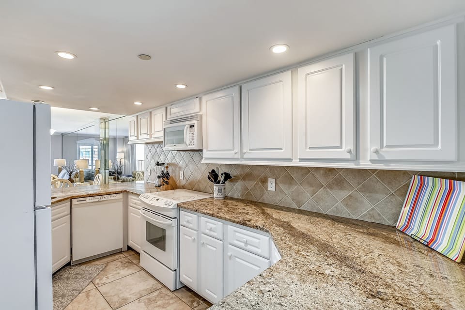 Condo, 2 Bedrooms | Private kitchen | Coffee/tea maker, fridge, microwave, oven