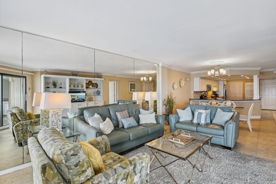 Condo, 2 Bedrooms | Living area