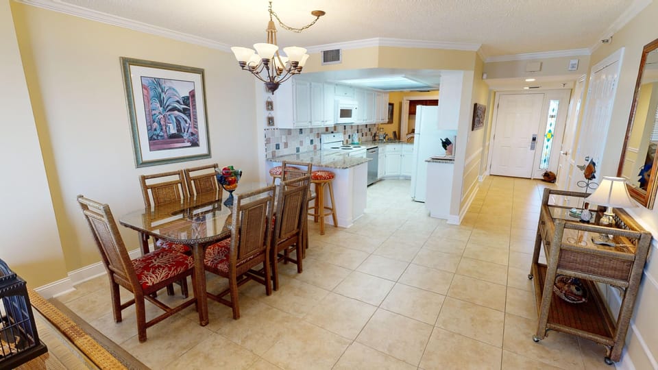 Condo, 2 Bedrooms | Dining