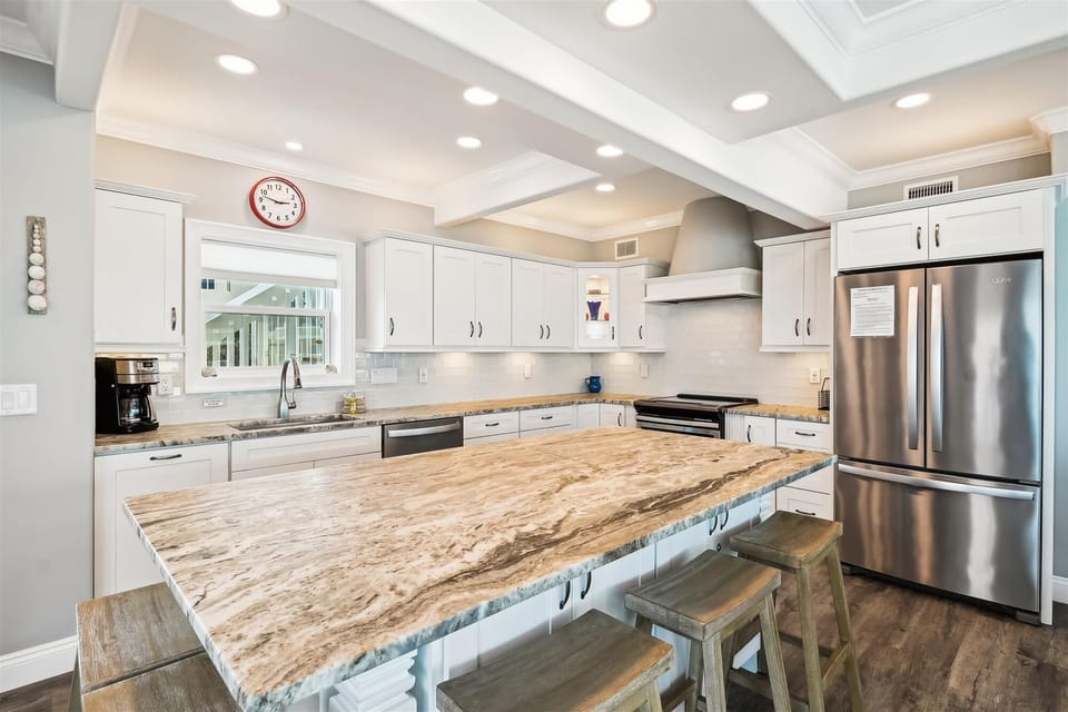 Condo, 3 Bedrooms | Private kitchen | Fridge, microwave, oven, dishwasher