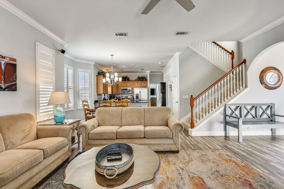 House, 3 Bedrooms | Living room | TV