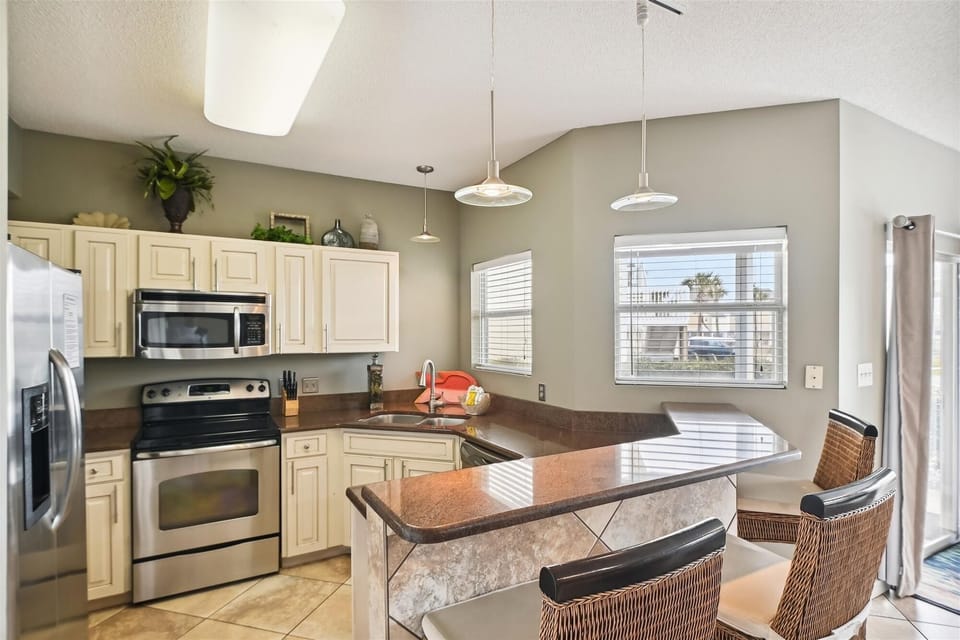 Condo, 2 Bedrooms | Private kitchen | Fridge, microwave, oven, dishwasher