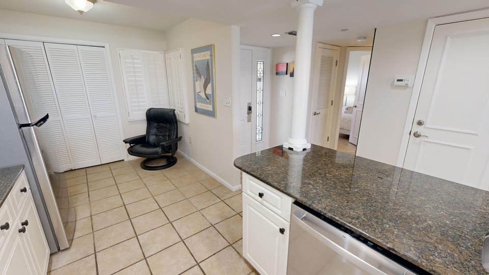 Condo, 2 Bedrooms | Interior