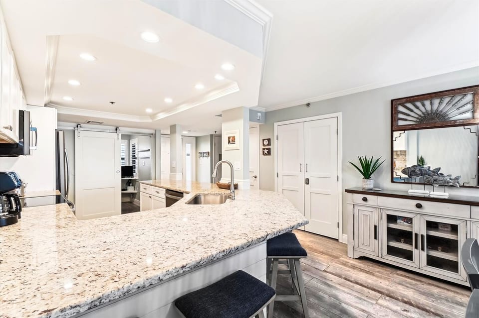 Condo, 3 Bedrooms | Private kitchen | Fridge, microwave, oven, dishwasher