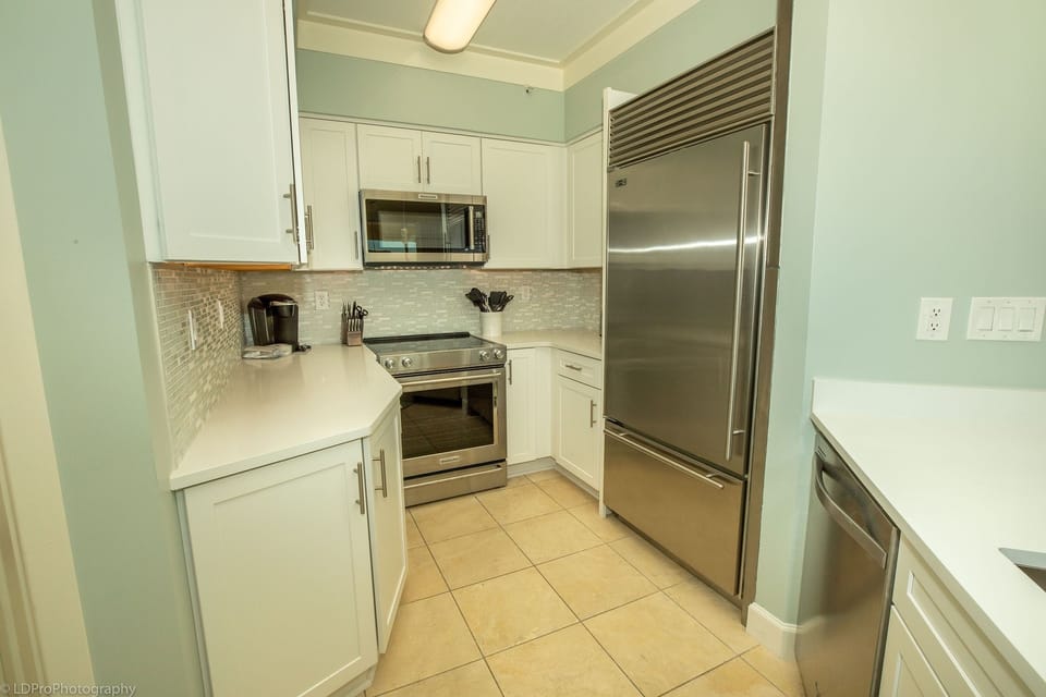 Condo, 3 Bedrooms | Private kitchen | Fridge, microwave, oven, dishwasher