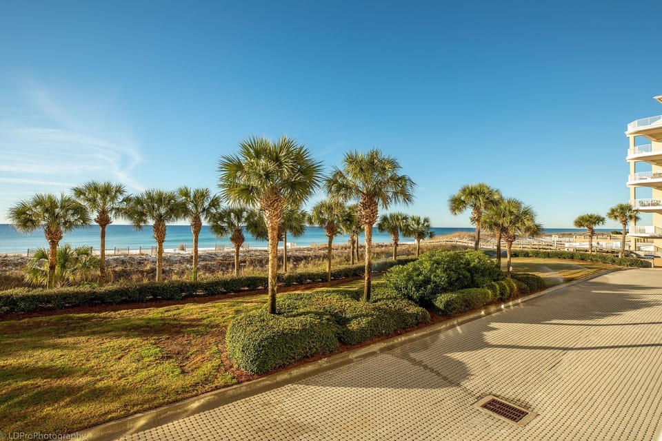 Condo, 3 Bedrooms | Property grounds