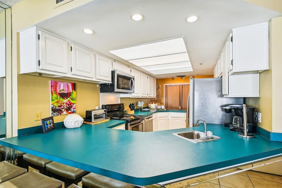Condo, 2 Bedrooms | Private kitchen | Fridge, microwave, oven, dishwasher