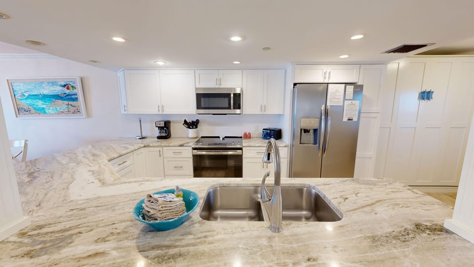Condo, 2 Bedrooms | Private kitchen | Fridge, microwave, oven, dishwasher
