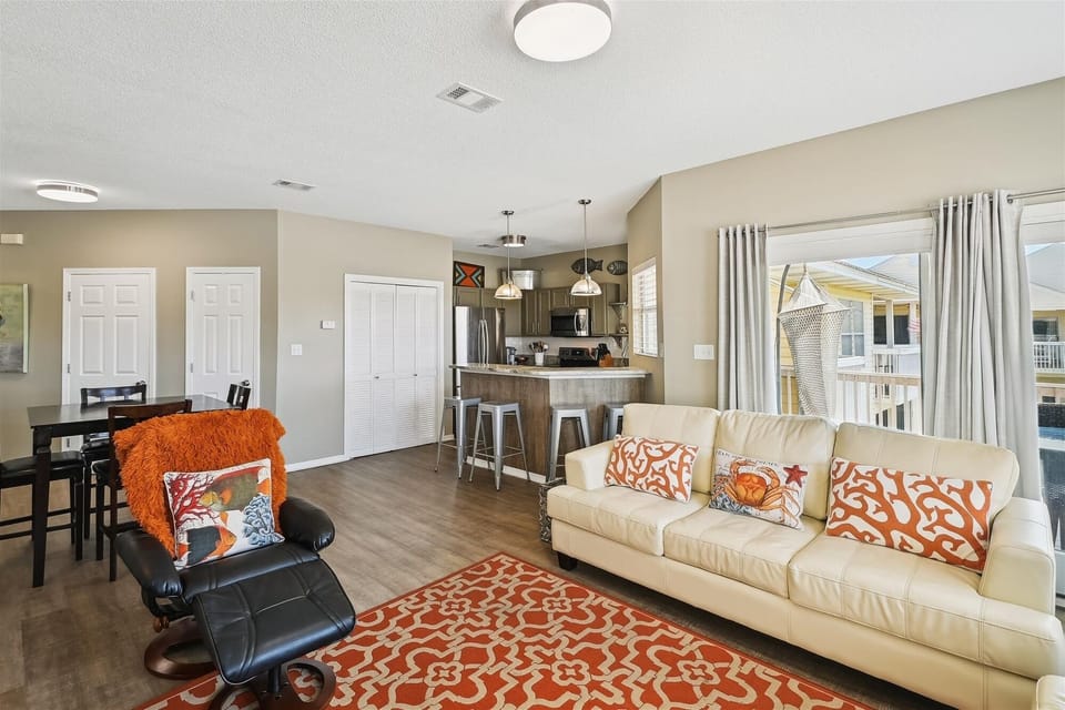 Condo, 2 Bedrooms | Living area | 30-inch TV with cable channels