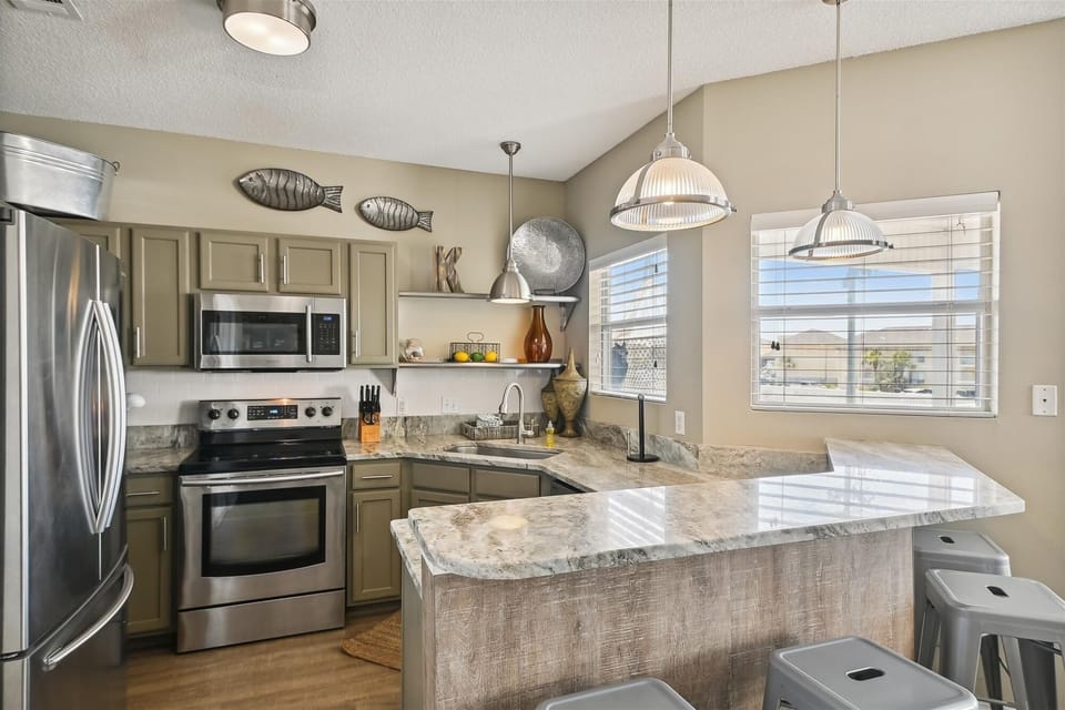 Condo, 2 Bedrooms | Private kitchen | Fridge, microwave, oven, dishwasher