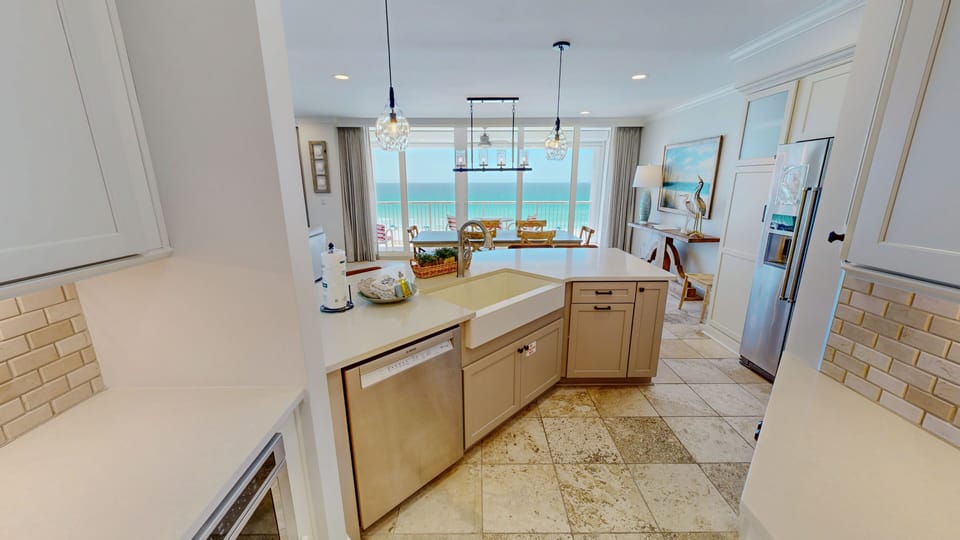 Condo, 3 Bedrooms | Private kitchen | Coffee/tea maker, fridge, microwave, oven