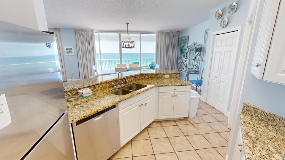 Condo, 3 Bedrooms | Private kitchen | Coffee/tea maker, fridge, microwave, oven