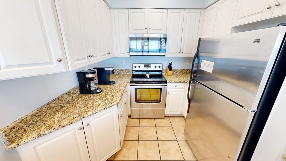 Condo, 3 Bedrooms | Private kitchen | Coffee/tea maker, fridge, microwave, oven