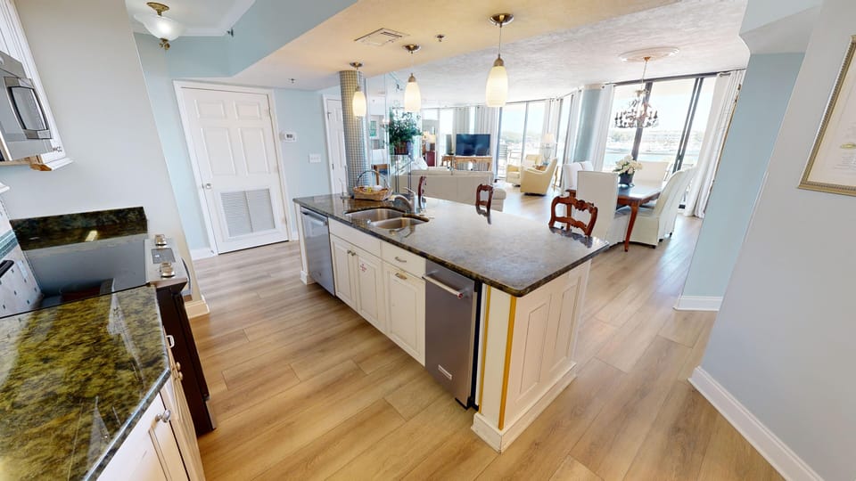 Condo, 3 Bedrooms | Private kitchen | Coffee/tea maker, fridge, microwave, oven
