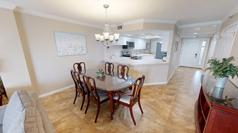 Condo, 2 Bedrooms | Dining