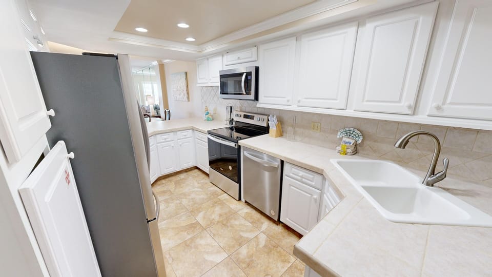 Condo, 2 Bedrooms | Private kitchen | Fridge, microwave, oven, dishwasher