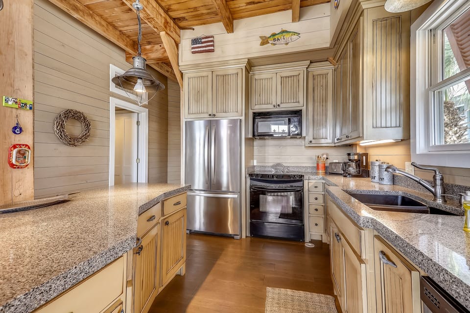 House, 4 Bedrooms | Private kitchen | Fridge, microwave, oven, dishwasher