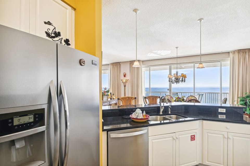 Condo, 3 Bedrooms | Private kitchen | Coffee/tea maker, fridge, microwave, oven