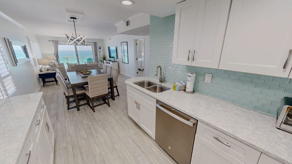 Condo, 2 Bedrooms | Dining