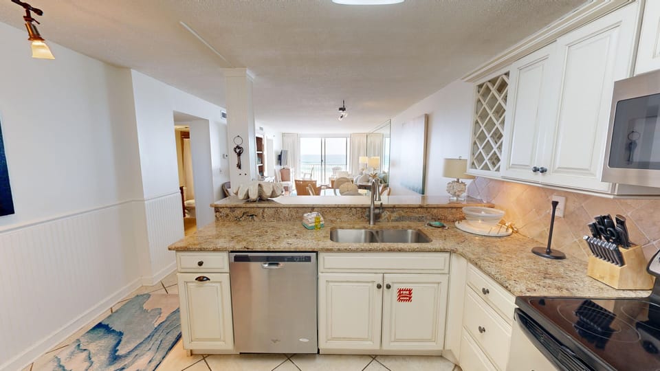Condo, 2 Bedrooms | Private kitchen | Fridge, microwave, oven, dishwasher