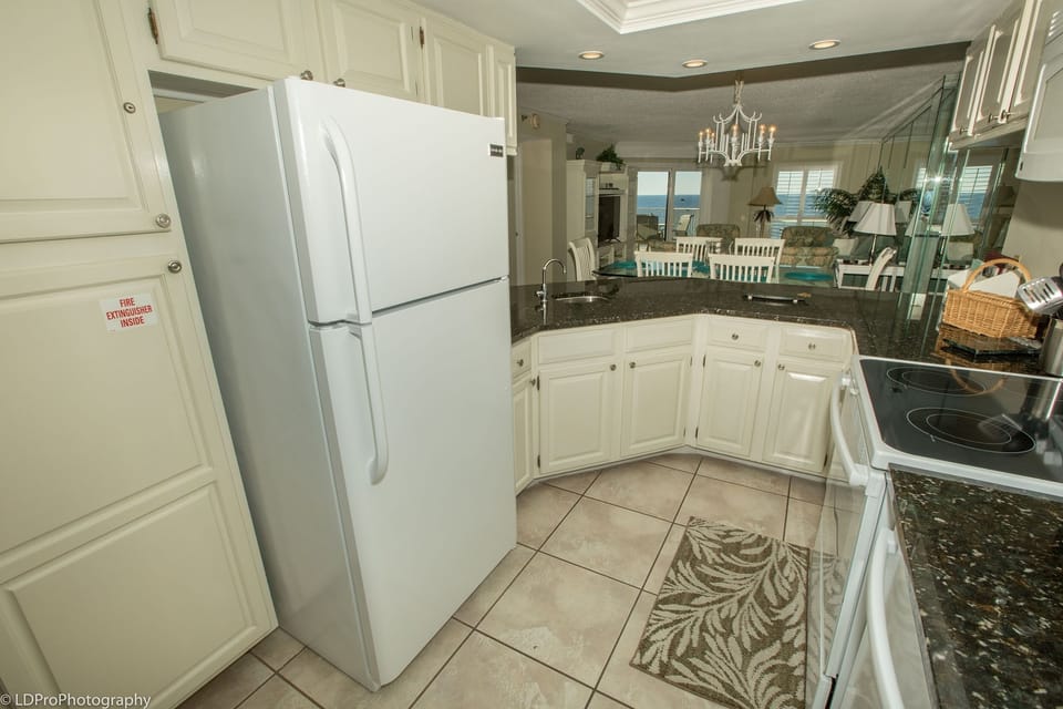 Condo, 2 Bedrooms | Private kitchen | Fridge, microwave, oven, dishwasher
