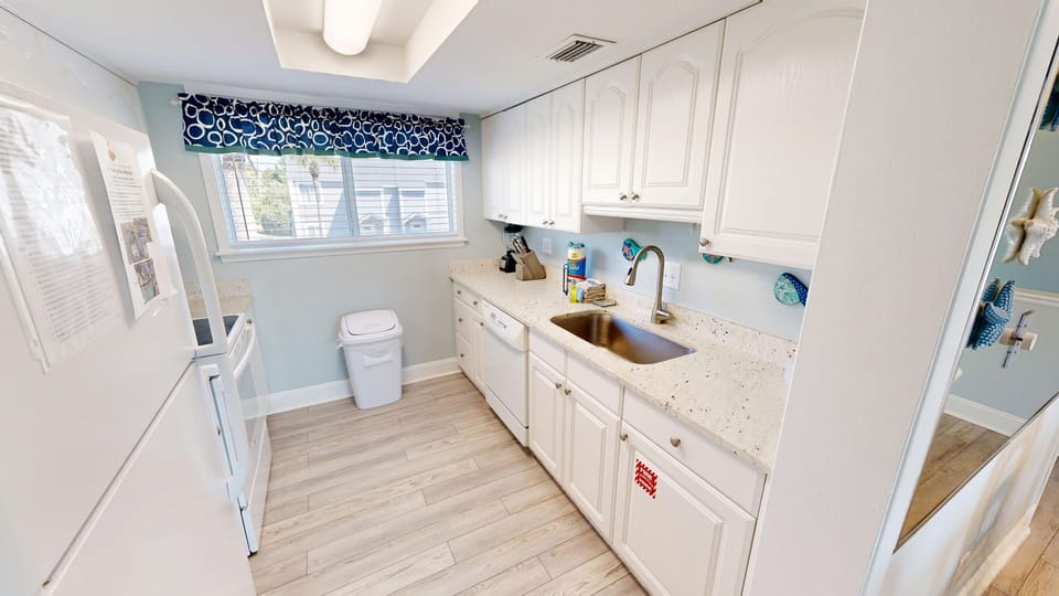 Townhome, 2 Bedrooms | Private kitchen | Fridge, microwave, oven, dishwasher