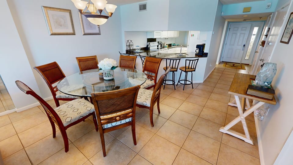 Condo, 2 Bedrooms | Dining