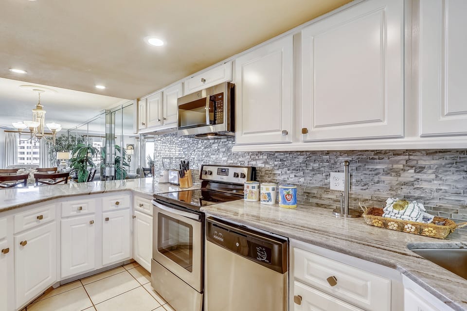 Condo, 2 Bedrooms | Private kitchen | Fridge, microwave, oven, dishwasher
