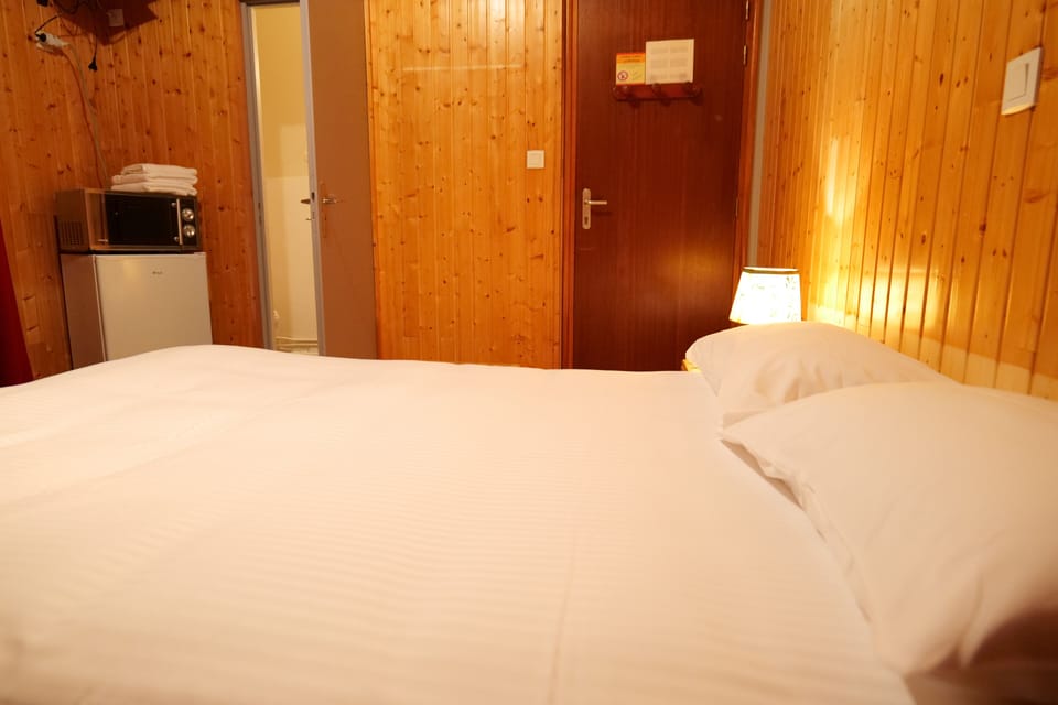 Premium bedding, desk, laptop workspace, WiFi (free)