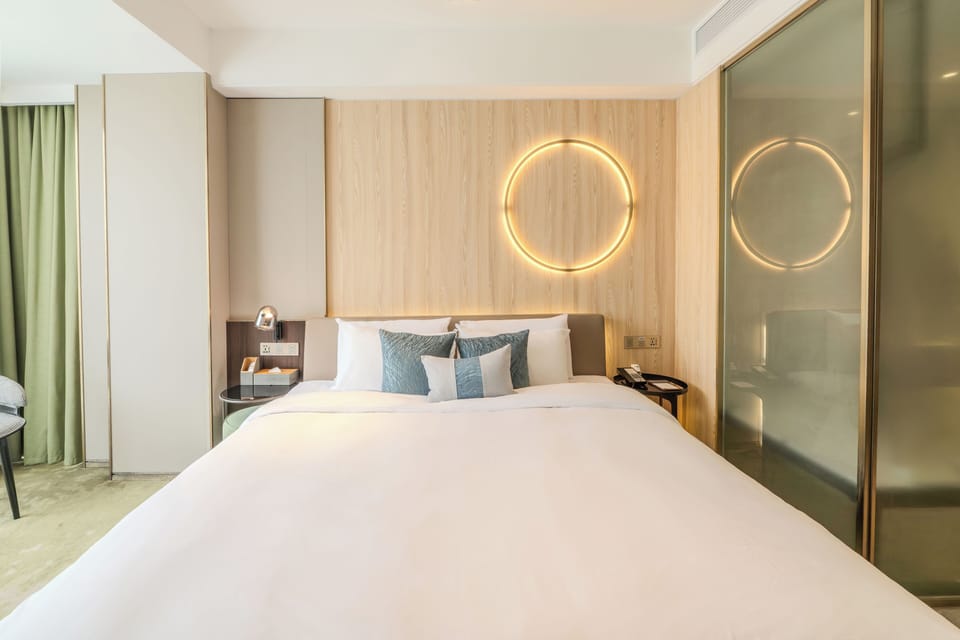 Business Double Room | Minibar, desk, blackout drapes, iron/ironing board (on request)