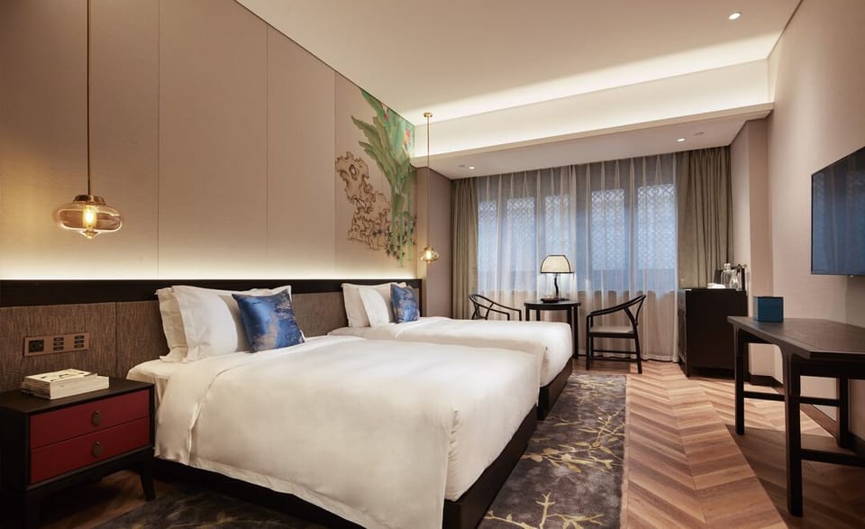 Deluxe Twin Room | Desk, blackout drapes, soundproofing, free WiFi
