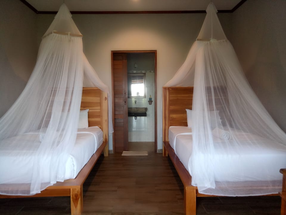 Deluxe Twin Room | Desk, soundproofing, bed sheets