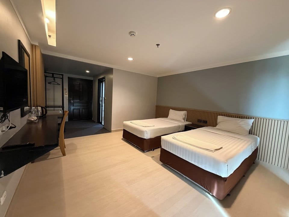 Deluxe Twin Room | Hypo-allergenic bedding available, rollaway beds (surcharge)