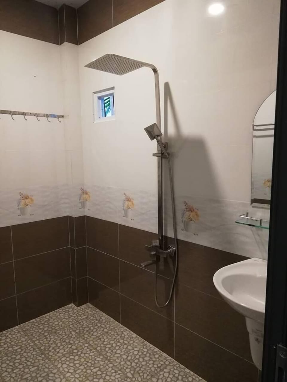 Shower, free toiletries, hair dryer, slippers