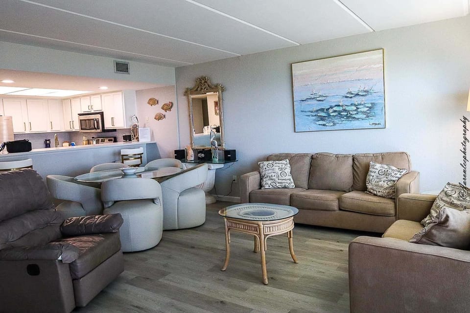 Condo, 3 Bedrooms | Living area