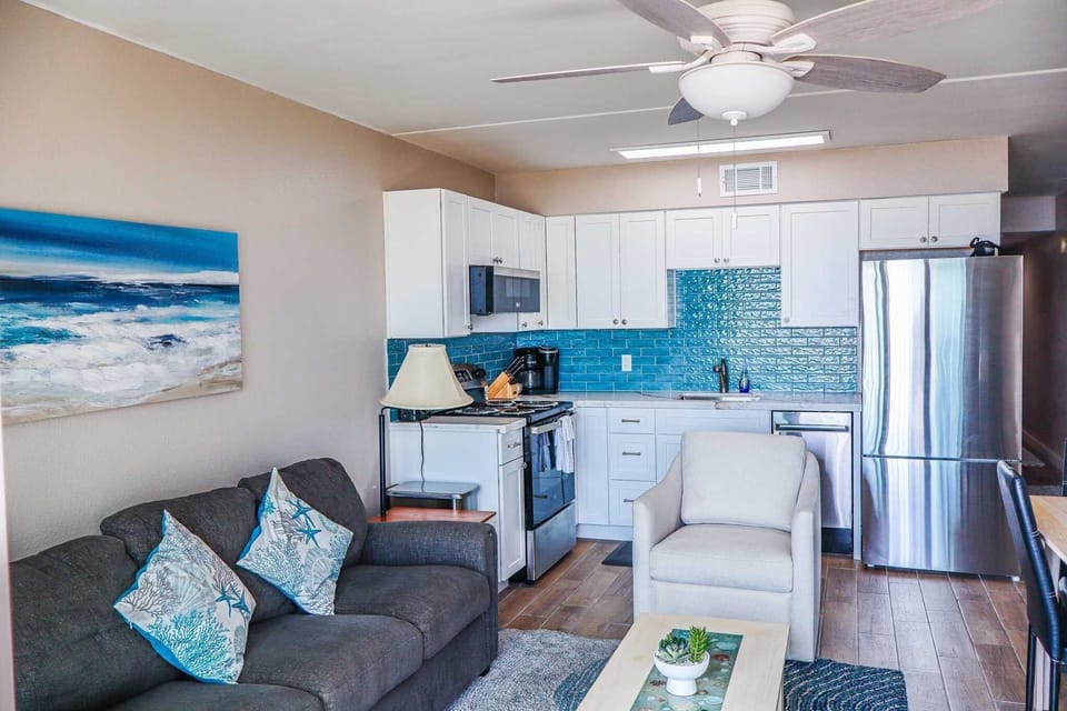 Condo, 1 Bedroom | Living area